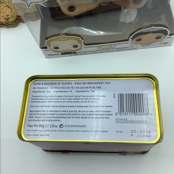 DUKE & DUCHESS OF SUSSEX. FUNKO POP & TEA TIN CAN - Picture 4 of 6